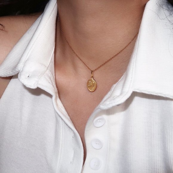 NEW 18K Gold Plated Diamond Moon Oval Necklace - Picture 12 of 12